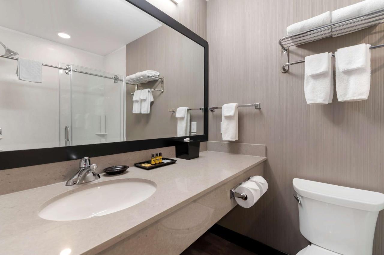Best Western Plus East Side Саскатун Экстерьер фото