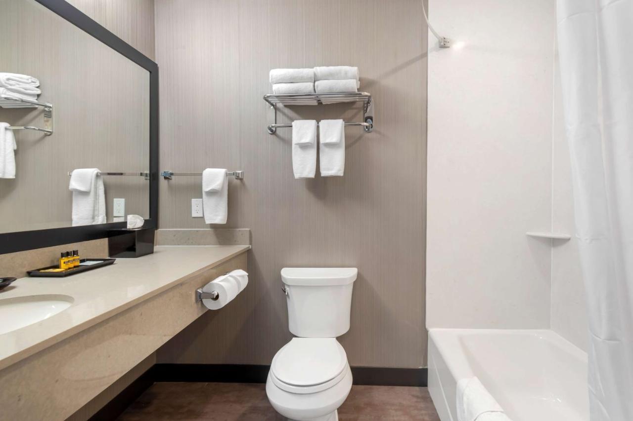 Best Western Plus East Side Саскатун Экстерьер фото